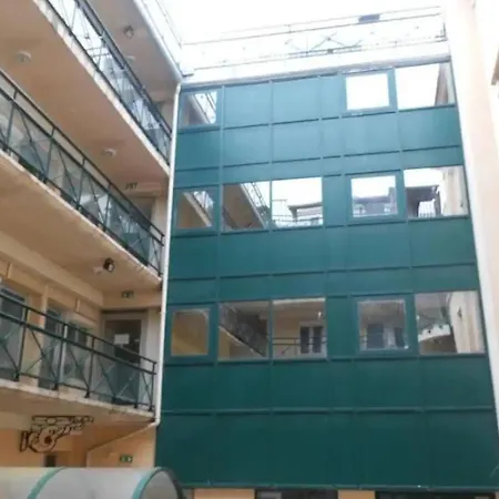 Petit Cocon Hyper-centre Apartment *